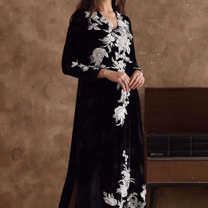 ชุดเดรสกำมะหยี่สีม่วงเข้มมีสไตล์สำหรับงานปาร์ตี้ชุดเดรสกำมะหยี่สีดำปักลายด้วยคริสตัล - Product Image 1