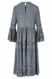 ชุดเดรสลำลองสำหรับผู้หญิงชุดเดรสยาวคอวีแขนยาวปักลายสไตล์หวานธรรมชาติรอบเอวยาวถึงพื้นสำหรับฤดูใบไม้ผลิ - Product Image 3