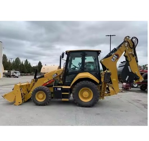 Machine CAT 440 d'occasion fiable, équipée d'une pelle télescopique, d'un système hydraulique auxiliaire et d'une cabine d'opérateur fermée - Product Image 1