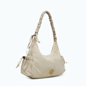 Sac à bandoulière moderne de qualité supérieure en tissu froissé avec fermeture éclair, sangle réglable et espace de rangement organisé - Product Image 2