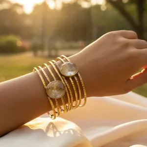 Bracelet manchette tendance en quartz rutilé glamour pour femme - Product Image 1