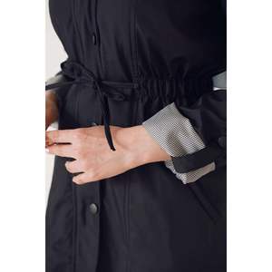 Gabardina larga negra para mujer, cintura con cordón y cremallera, algodón vaquero de cuero personalizado para uso en primavera y otoño con estampado - Product Image 4