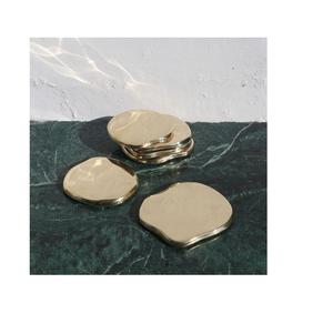 Juego de Posavasos Redondos de Metal de Latón Dorado de Lujo Hechos a Mano, Diseño Personalizable, Múltiples Tamaños para Uso en el Hogar, Hoteles y Restaurantes - Product Image 1