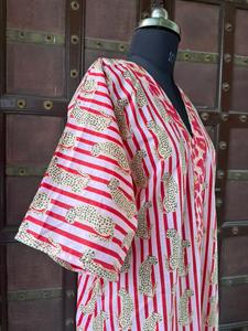 เดรสยาวแม็กซี่ผ้าฝ้ายแท้ 100% เป็นมิตรกับสิ่งแวดล้อม ทำมือ ดีไซน์เนอร์สำหรับผู้หญิง สไตล์โบฮีเมียน คาฟทัน แฟชั่นฤดูร้อน 2025 ลายสัตว์น่ารัก สีชมพู สำหรับงานปาร์ตี้ - Product Image 2