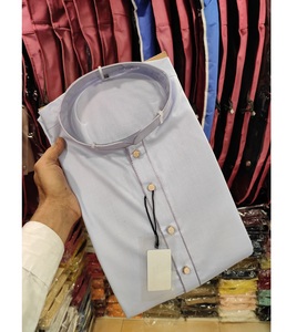 Elegante Kurta de algodón suave para hombres hecho a mano para una sensación suave y un aspecto étnico atemporal en todo momento Proveedor indio - Product Image 1