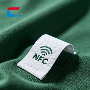 Étiquettes NFC personnalisées en tissu tissé avec puce NTAG213, à coller au fer, pour vêtements - Product Image 1