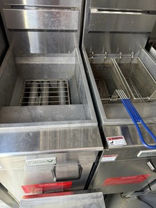 Food Truck Moderne d'Extérieur avec Alimentation Intégrée et Espace de Préparation pour Garantie - Product Image 5