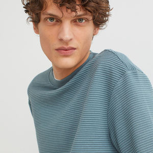 Sweatshirts en coton/polyester à col rond pour hommes, haut de gamme à bas prix, unis, décontractés, vente en gros, avec logo personnalisé pour la revente - Product Image 3