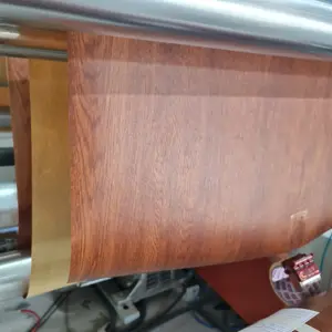 Película de PVC decorativa de diseño de madera para laminación y cubiertas de puertas con imprimación precio de fábrica de alta calidad
