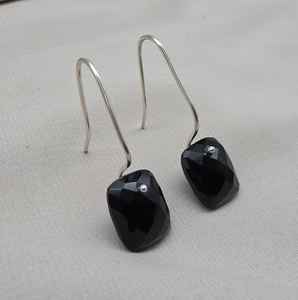 ต่างหูเงินแท้ 925 ชุบทอง ประดับพลอยออนิกซ์สีดำ งานแฮนด์เมด เครื่องประดับอัญมณี เรียบหรู เหมาะสำหรับงานครบรอบ ของขวัญ IGI - Product Image 6