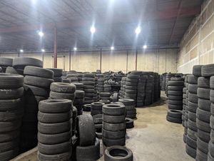 Achetez des pneus de camion usagés de qualité et propres avec une livraison rapide en stock Achetez maintenant au prix de gros pour une adhérence supérieure et une longue durée de vie - Product Image 4