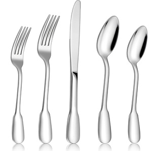 Ensemble de couverts modernes et élégants de cinq pièces en acier miroir et en acier inoxydable pour les repas des fêtes et des mariages - Product Image 6