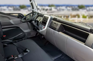 SUV turbo à direction à gauche prêt à être expédié en 2024 avec sièges en cuir, pneus R19 et porte-bagages de toit en alliage d'aluminium blanc - Product Image 3