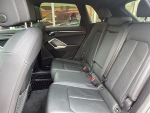 NEATLY utilisé 2022 A-u-d-i Q3 qu_att_ro Premium Plus 40 TFSI - Product Image 2