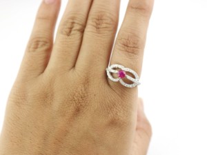 Anillo de Compromiso y Matrimonio de Plata de Ley 925 con Gema de Rubí Hecha a Mano - Product Image 5