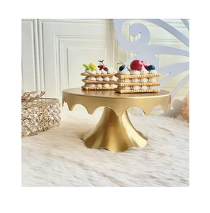 Soporte para cupcakes de latón martillado Diseño de flores Único Perfecto para bodas Soporte para servir postres con el mejor precio - Product Image 4