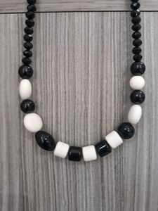 Colgante de bola de resina natural hecho a mano con cuentas con una cadena de cuerda delicada - Product Image 1