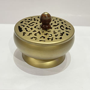 Lujoso quemador de incienso de latón de 3 patas, mango de madera en relieve, estilo único, decoración de fragancia para el hogar, atractivo difusor de aromaterapia - Product Image 2