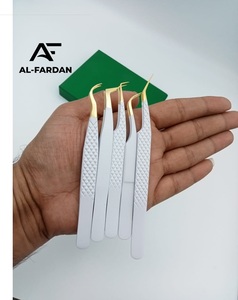 Vente en gros de pinces d'extension de cils en acier inoxydable avec logo personnalisé Conception à fort volume incurvé avec bouts pointus en fibre blanche dorée - Product Image 5