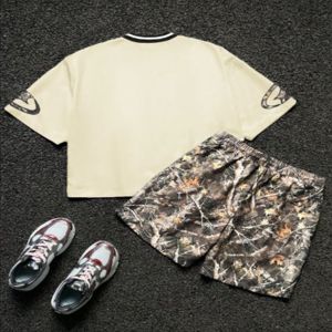 Ensemble court en maille pour homme, style streetwear estival, avec t-shirt à manches courtes respirant et short assorti - Product Image 2