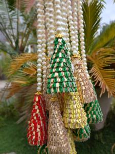 Perlas Étnicas con Borlas de Cono Latkan, Perfectas para Decoración de Fondo en Festivales como Diwali y Bodas, Decoración de Haldi, Mehendi o Sangeet - Product Image 3