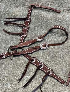 Ensemble de clous en cuir occidental élégant pour les spectacles de rodéo d'entraînement équestre en plein air-Comprend des rênes de collier de poitrine de bride - Product Image 4