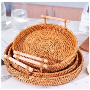Plateau de service en jute de rotin décoratif fait à la main avec finition en incrustation d'os Ensemble de 3 plateaux de serveur de nourriture de forme arrondie - Product Image 1