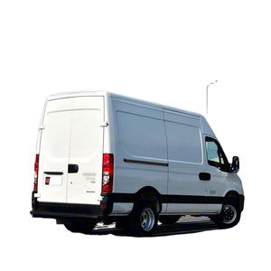 Mini Camioneta Usada con Motor Turbodiésel de 4.1-6L, Vehículo de Transporte de Carga, Interior Oscuro, Fabricación Alemana, R17, Volante a la Derecha, Tapicería de Cuero - Product Image 2