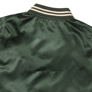 Veste bomber en satin vert forêt pour homme, bordure côtelée rayée, fermeture à boutons pression, finition brillante légère - Product Image 5
