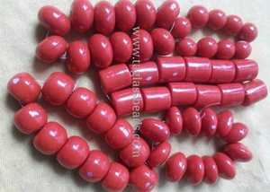 Cuentas de vidrio gruesas de aspecto antiguo hechas a medida en colores personalizados para la reventa por parte de tiendas de cuentas, Coral Beads - Product Image 2