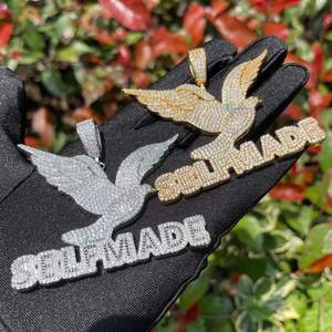 Colgante Personalizado de Plata de Ley 925 con Letra de Pájaro y Moissanita, Chapado en Oro de 14K, de Alta Calidad, con la Frase 'Make Money Not Friends', Estilo Iced - Product Image 6