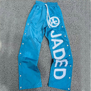 Pantalones Deportivos de Felpa con Logo Personalizado, Pantalones Anchos de Algodón, Pantalones Deportivos con Estampado Tie-Dye y Parches Gráficos al por Mayor - Product Image 3