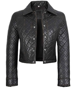 Veste de moto en cuir noir sur mesure pour femmes, matelassée, renforcée, en cuir d'agneau véritable, coupe ajustée, coupe-vent - Product Image 1