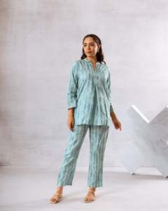 Conjunto de ropa de fiesta de boda con estampado de mujer a la moda de alta demanda disponible a granel de India a precio mayorista - Product Image 2