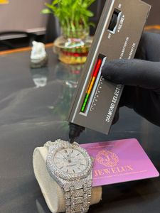 Montre de luxe écologique en moissanite 25CT, montre de mode VVS glacée, entièrement sertie de diamants, bracelet en acier inoxydable unisexe - Product Image 4