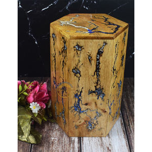 Urne funéraire faite à la main avec litchenberg en forme d'hexagone-superbe urne en bois-urne personnalisée pour cendres humaines par AYAANS - Product Image 1