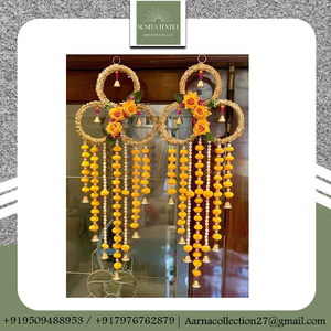 พวงมาลัยดอกไม้ประดิษฐ์สวยงาม ตกแต่งด้วยพู่ปอมปอม สำหรับเทศกาลต่างๆ เช่น วันแม่ วันฮาโลวีน วันรับปริญญา วันพ่อ - Product Image 2