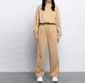 Ropa de calle informal personalizada 100% chándal de algodón camisa recortada y Pantalones rectos conjunto de dos piezas para mujer hecho en calidad superior - Product Image 4