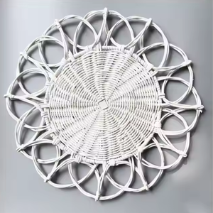 Assiette de chargeur en rotin artisanale napperons à franges de fleurs matériau en osier Durable pour décor de table artisanat en osier du Vietnam - Product Image 1
