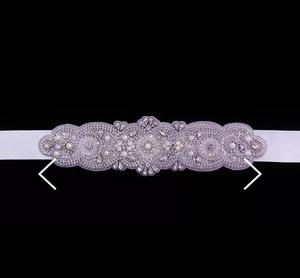 Ropa y accesorios de diseño exclusivo Cinturón de cuentas hecho a mano para mujer Un accesorio elegante para trajes casuales y formales a la venta - Product Image 2