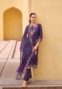 Conjunto Kurti de Mujer para Fiesta o Festival, Diseño de Última Moda, Alta Calidad, Organza Pesada, Bordado a Mano, con Lentejuelas, por FABZONE - Product Image 5