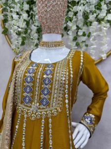 ชุดสูทนักออกแบบที่สวยงามพร้อมภายในและ dhoti-dupatta พร้อมด้ายและลำดับการทำงาน - Product Image 4