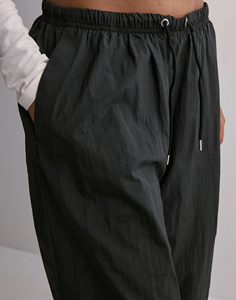 OEM/ODM 100% pantalones de chándal impermeables de nailon ligeros con cordones pierna recta ajuste relajado transpirable Hip Hop Joggers - Product Image 3