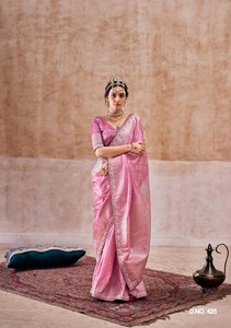 Vêtements indiens traditionnels haute sur demande Saree en soie de satin pur pour femmes Saree brodé à vendre - Product Image 4