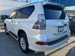 CleAN 2019 L-e-x-u-s GX 460 AWD - Product Image 4