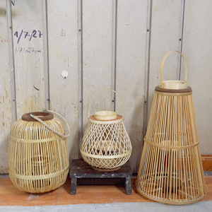 Lanterne vintage en bambou tissé naturel avec bougeoirs décoratifs à l'intérieur et à l'extérieur pour la décoration de la maison - Product Image 4