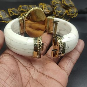 Nueva Colección Náutica de Moda, Brazalete de Hueso Vintage Tallado a Mano con Resina Azul, Mehak Impex - Product Image 3