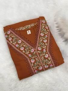 เสื้อคุर्ติผ้าไหมโรมัน BSY พรีเมียม ปักลายด้วยด้ายซีเควนซ์ พร้อมผ้าคลุมไหล่ผ้าออร์แกนซ่า BSY ขนาด 44 นิ้วขึ้นไป - Product Image 5