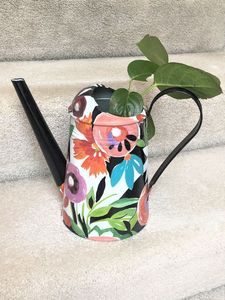 Bidon d'eau galvanisé avec travail en émail avec poignées ergonomiques pour l'arrosage facile des plantes et la décoration du jardin. - Product Image 2