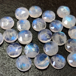 มูนสโตนสีรุ้งธรรมชาติ ทรงกลมเจียระไนแบบโรสคัท 5 มม. คุณภาพดี มีประกายสีฟ้าสวยงาม - Product Image 1